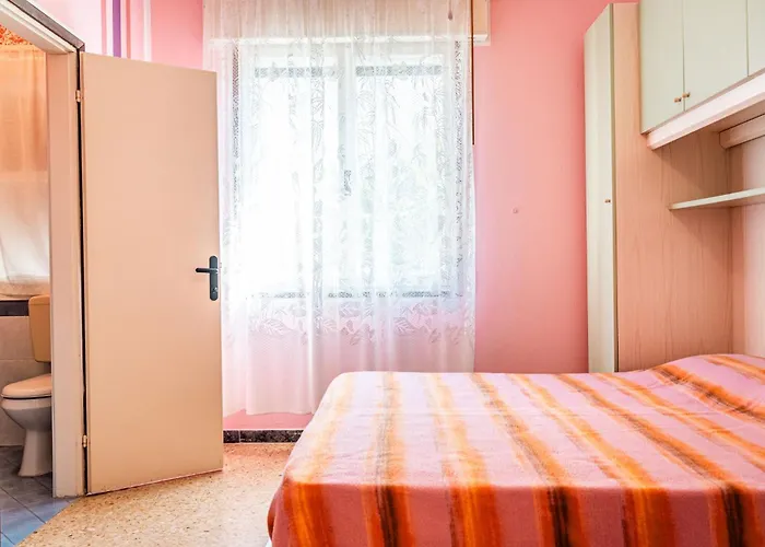 Renovated Semi Detached House In Appartement *