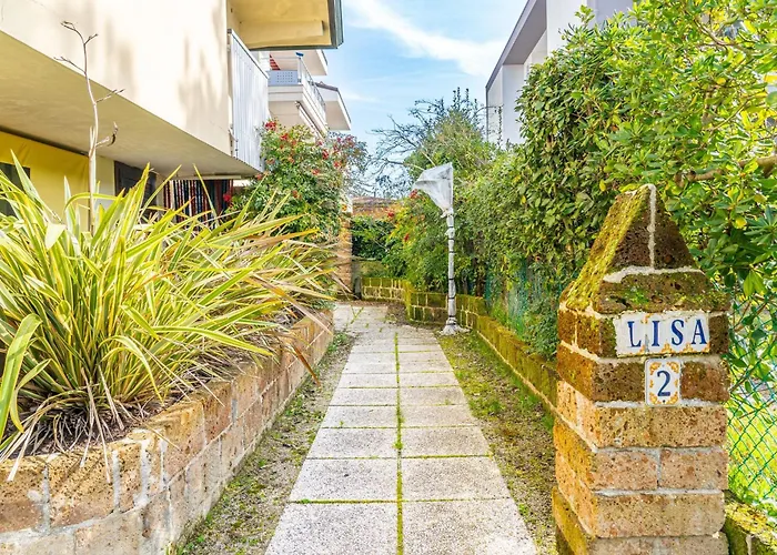 Renovated Semi Detached House In Appartement *