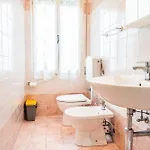 Renovated Semi Detached House In Апартаменти