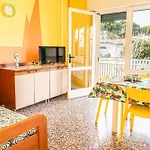 Renovated Semi Detached House In Апартаменти