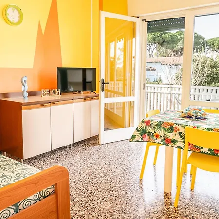 Renovated Semi Detached House In Апартаменти