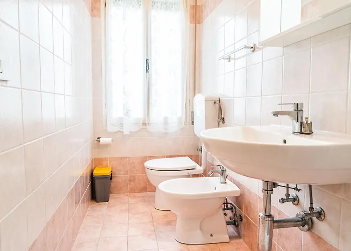 Renovated Semi Detached House In Апартаменти