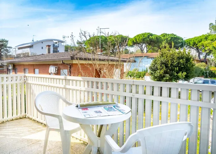 Renovated Semi Detached House In Apartmán